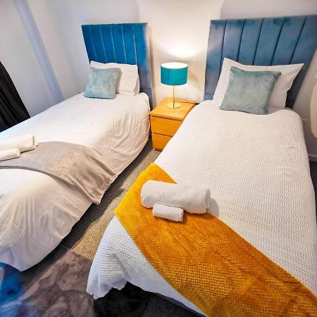 Lovely 2-Bedroom Apartment, Free Parking Manchester Bagian luar foto