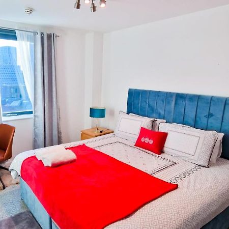 Lovely 2-Bedroom Apartment, Free Parking Manchester Bagian luar foto