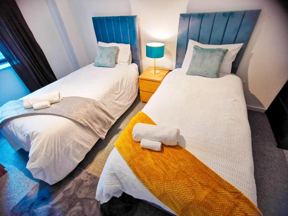 Lovely 2-Bedroom Apartment, Free Parking Manchester Bagian luar foto