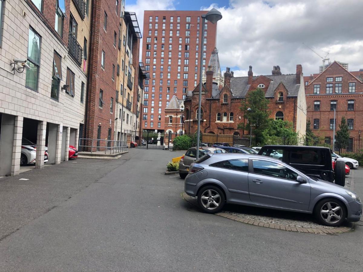 Lovely 2-Bedroom Apartment, Free Parking Manchester Bagian luar foto