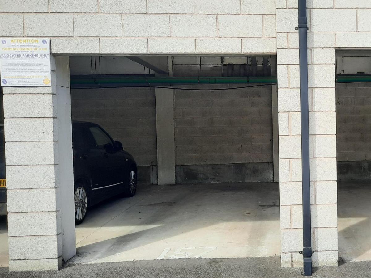 Lovely 2-Bedroom Apartment, Free Parking Manchester Bagian luar foto