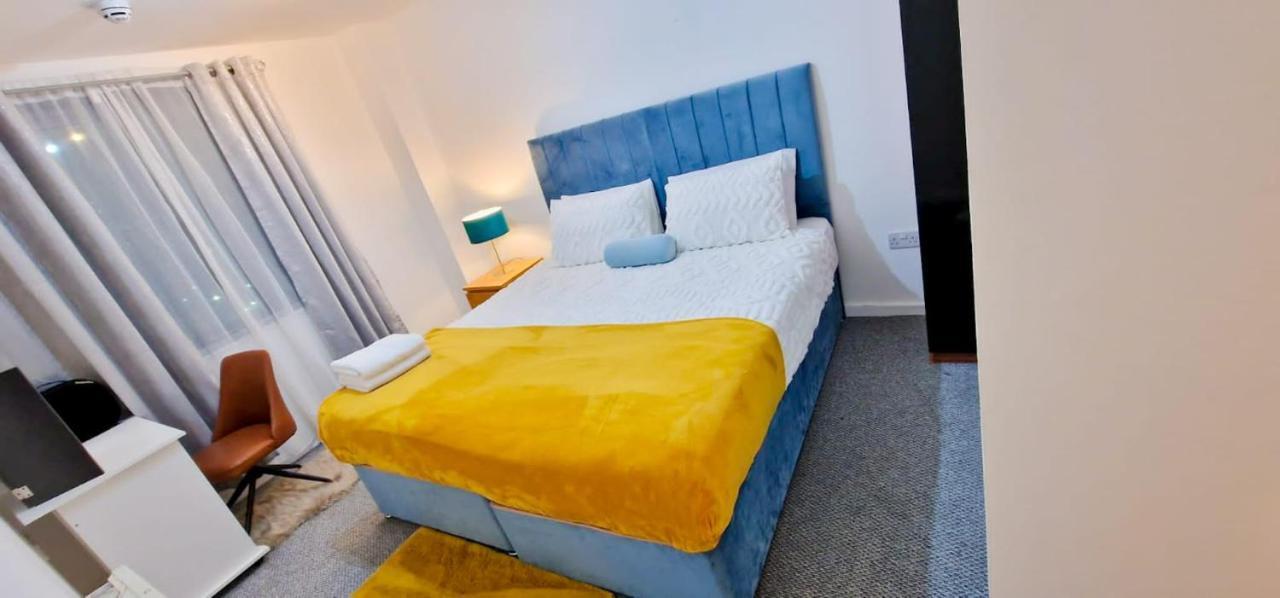 Lovely 2-Bedroom Apartment, Free Parking Manchester Bagian luar foto