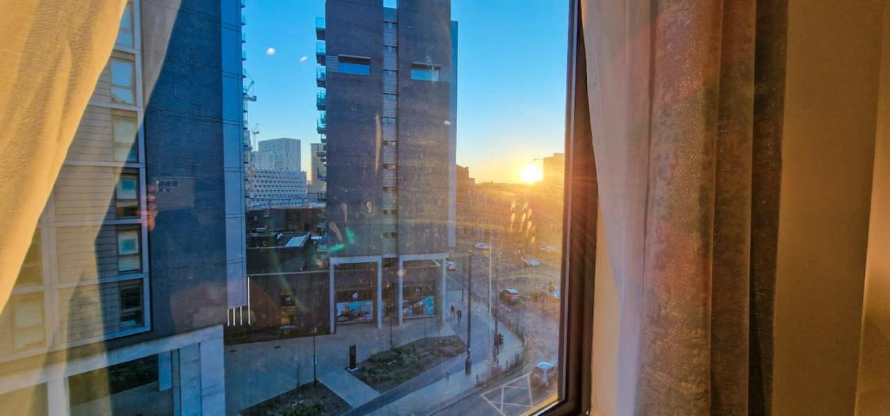 Lovely 2-Bedroom Apartment, Free Parking Manchester Bagian luar foto
