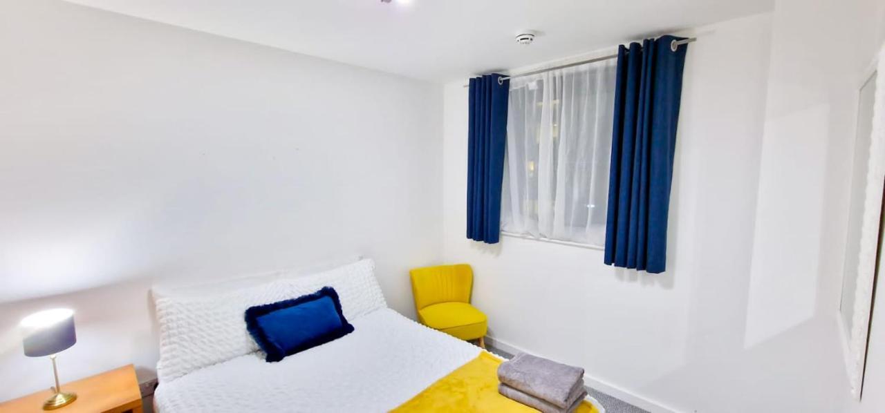 Lovely 2-Bedroom Apartment, Free Parking Manchester Bagian luar foto
