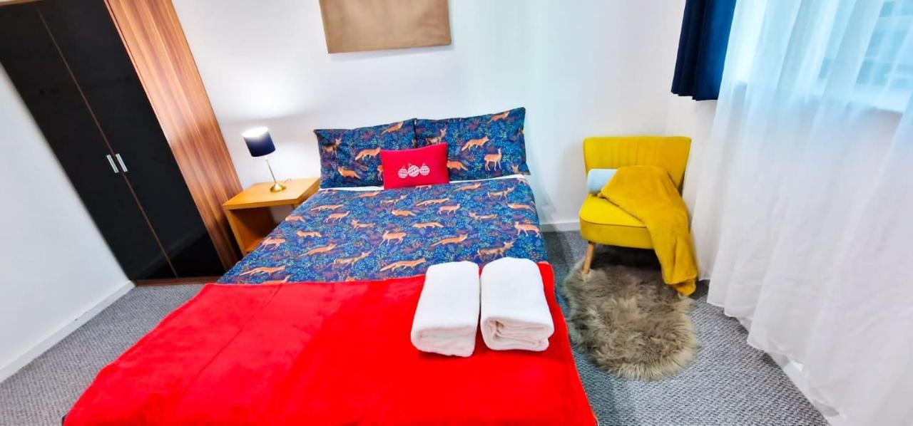 Lovely 2-Bedroom Apartment, Free Parking Manchester Bagian luar foto