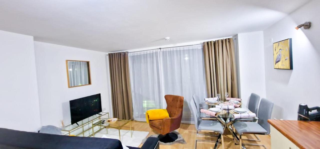 Lovely 2-Bedroom Apartment, Free Parking Manchester Bagian luar foto